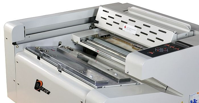 Машина термоклеевая BW-920T дл.листа 330мм / max.толщина 37мм