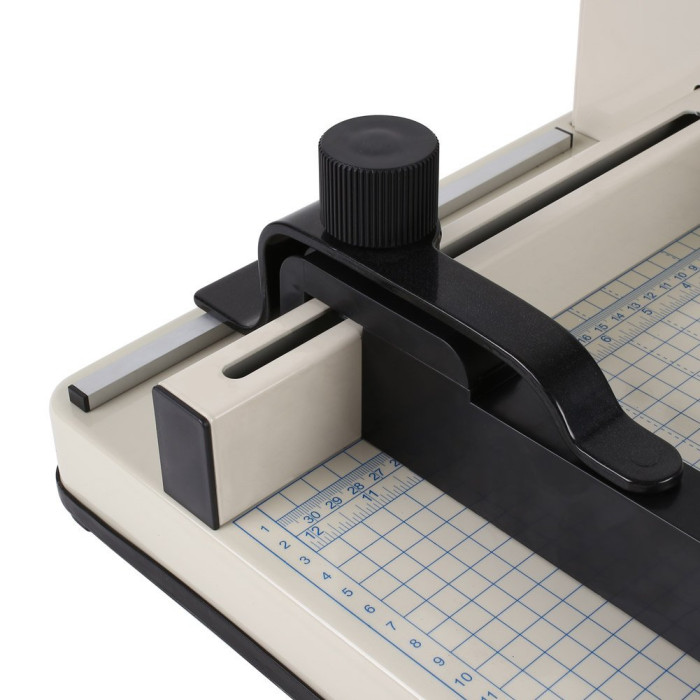 Механическая гильотина Yunguang YG-858A3  Ширина рез.: 430мм. Глуб.стола: 410мм. Глуб.рез.: 400 лист