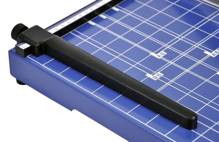 Резак сабельный (рез 310мм,  8/15лст, А4)  KW-triO 3925 /13925 синий