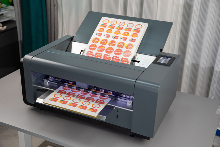 Режущий плоттер с АВТОподачей листов и СЕРВОдвигателями SKYCUT A3 MAX4D (servo label cutter) (2 инструмента)